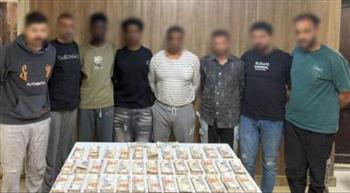   ضبط 8 متهمين استولوا على مبالغ مالية من أجانب بأسلوب الخداع في القاهرة