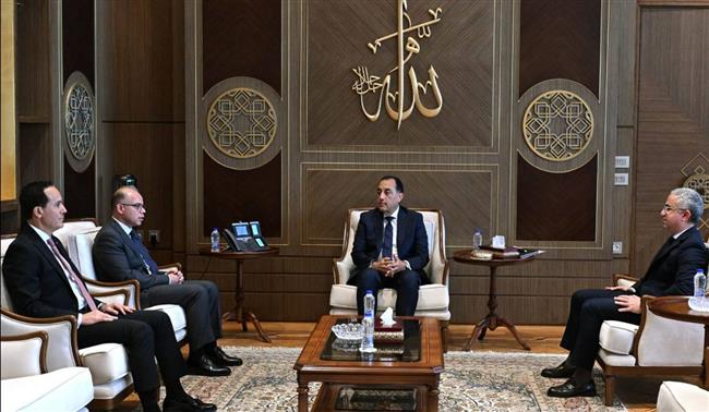 محمد عوض رئيسا تنفيذيا للهيئة العامة للاستثمار وإيمان منصور نائبًا 
