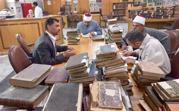 «الأعلى للشئون الإسلامية» يواصل استمرار أعمال الترقيم والفهرسة بمكتبة المخطوطات