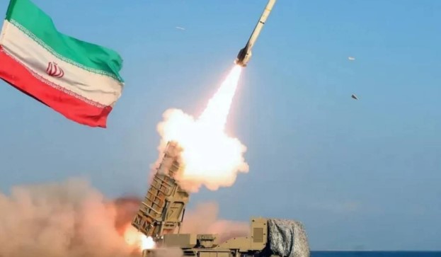 مسؤولين أمريكيين: لدى إيران 60 من منصات الصواريخ يكفي لعرقلة الملاحة في هرمز