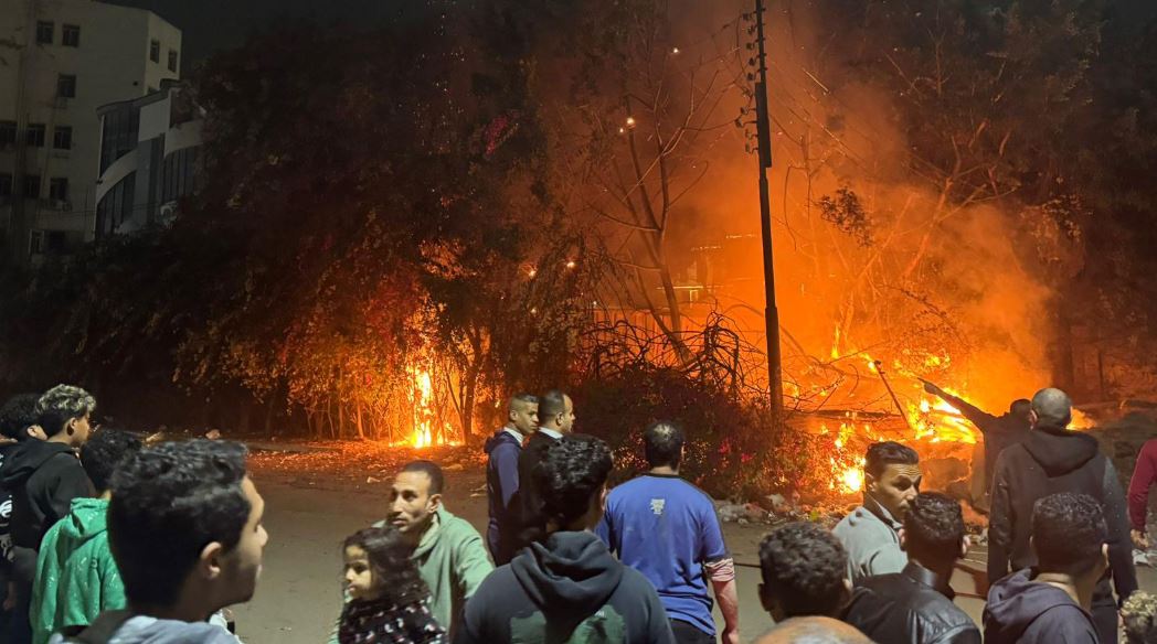 السيطرة على حريق في حديقة نقابة صيادلة بنها