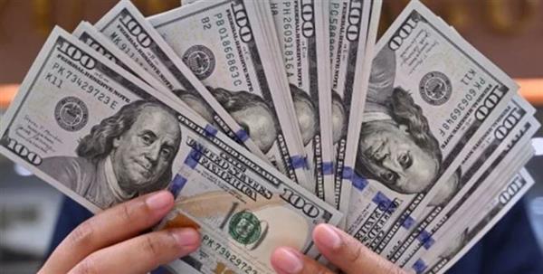أسعار الدولار اليوم.. فروق طفيفة بين البنوك