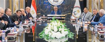   "جمبلاط" يتابع سير العمل بشركات ووحدات الإنتاج الحربي.. ويوجّه بترشيد استهلاك الكهرباء 
