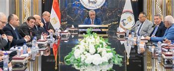 "جمبلاط" يتابع سير العمل بشركات ووحدات الإنتاج الحربي.. ويوجّه بترشيد استهلاك الكهرباء