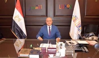   محافظ الأقصر يصدر قراراً بتطبيق نظام العمل عن بُعد أيام الأحد خلال شهر أبريل