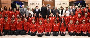 وزير الرياضة يحفز منتخب الجمباز على القمة