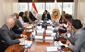  وزير الصناعة يبحث مع وفد فولكس فاجن خطط الشركة للتوسع في صناعة السيارات في مصر