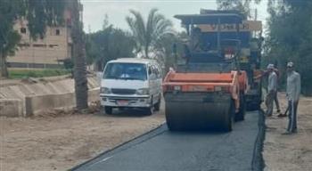   محافظ كفر الشيخ يتابع رصف طريق شباس عمير الكردي في قلين