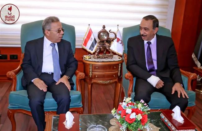 محافظ سوهاج يستقبل النقيب العام لأطباء مصر