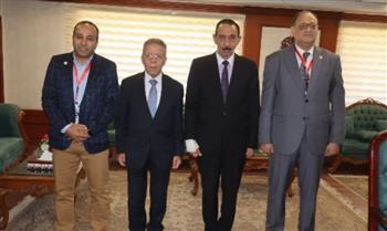  محافظ سوهاج يستقبل النقيب العام لأطباء مصر