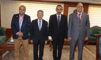 محافظ سوهاج يستقبل النقيب العام لأطباء مصر