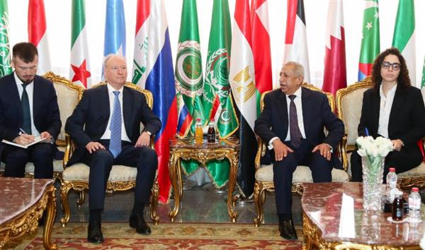 "الأكاديمية العربية" تستقبل مساعد الرئيس الروسي في مقرها الرئيسي