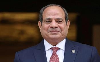   الرئيس السيسي يتفقد عربة مترو بعد تجميعها بمقر مصنع "نيرك"