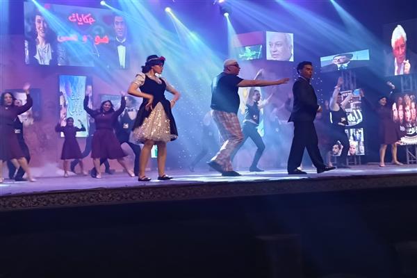 بحضور عماد أديب والشيوي وعطوة والبسيوني .. إحتفالية عيد العمال كامل العدد على مسرح البالون