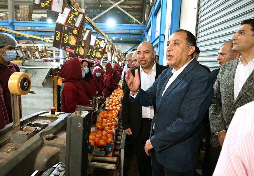 رئيس الوزراء يتفقد محطة الصواف لتعبئة الموالح والحاصلات الزراعية