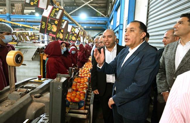 رئيس الوزراء يتفقد محطة الصواف لتعبئة الموالح والحاصلات الزراعية
