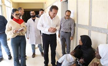 وزير الصحة يغير مسار جولته الميدانية ويقوم بزيارة مفاجئة لمركز طبي الحي الثالث بمدينة بدر