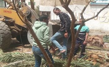 استجابةً لشكاوى المواطنين.. حي شمال الغردقة يفتح شارع الاستاد ويرفع الأشجار والعشش