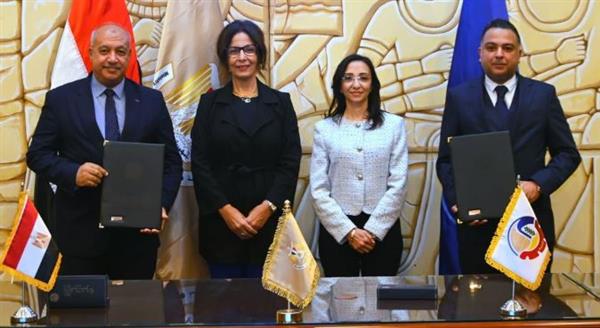 وزيرة الثقافة ومحافظ البحيرة تشهدان توقيع بروتوكول تعاون لإحياء وتطوير مكتبة البلدية بدمنهور