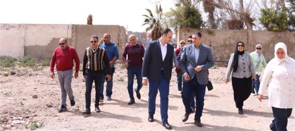 محافظ دمياط يختتم جولته بتفقد أرض ادفينا لبحث آليات تعظيم الاستفادة من الموقع