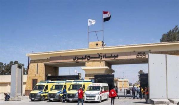 تأهب مصري عند معبر رفح لاستقبال مصابي غزة.. و3200 طن مساعدات تعبر إلى القطاع