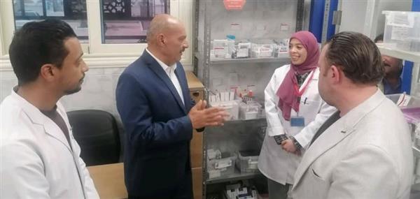 محافظ السويس يتفقد مركز طب أسرة التوفيق بحي عتاقة ويستمع لمطالب المواطنين