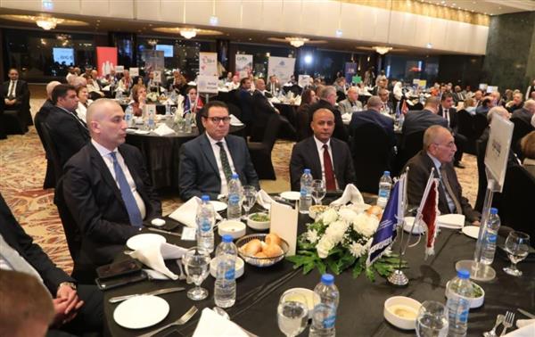 وزير الزراعة يستعرض استراتيجية الأمن الغذائي في ندوة مجلس الأعمال المصري الكندي