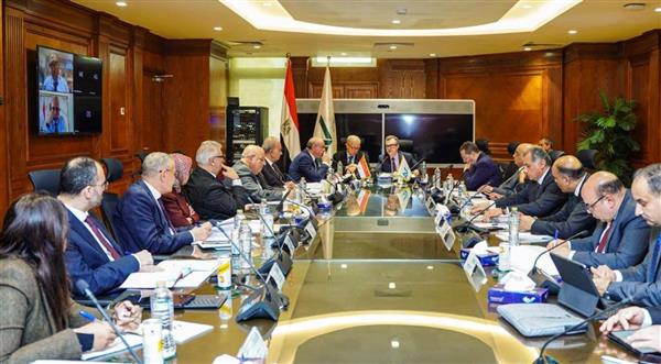 وزير التخطيط يترأس اجتماع مجلس إدارة بنك الاستثمار القومي