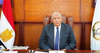   محافظ مطروح يعتمد عدد من  عقود التقنين 