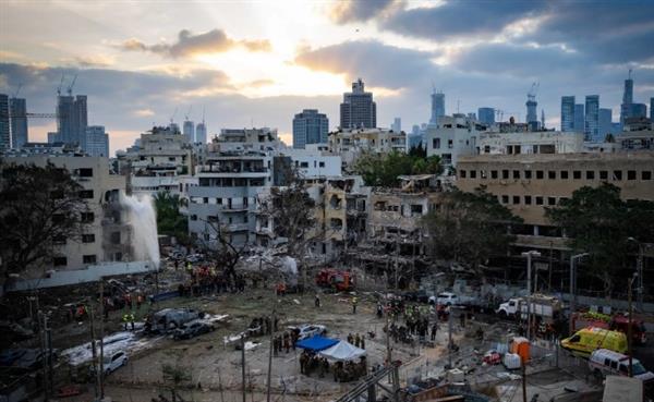 انفجارات عنيفة تهز تل أبيب والقدس