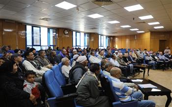   محافظ المنيا يعقد جلسة تشاورية مع تجار الجملة ببني مزار  تمهيداً لتشغيل السوق  الجديد