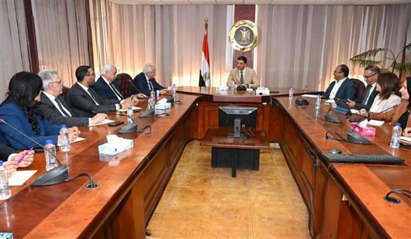 وزير الصناعة يبحث تعزيز التعاون الصناعي والتجاري بين مصر وأمريكا