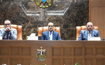 محافظ أسيوط يشهد الاحتفال بعيد الأم ويكرم الأمهات المثاليات