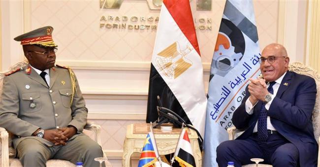 رئيس "العربية للتصنيع" يبحث مع رئيس هيئة الأركان العامة للقوات المسلحة الكونغولية تعزيز التعاون
