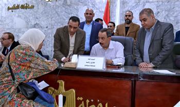   محافظ سوهاج يعقد اللقاء الجماهيري الأسبوعي لبحث مطالب المواطنين وحل مشكلاتهم