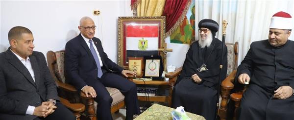 محافظ شمال سيناء يهنئ الأقباط بعيد القيامة ويؤكد روح الوحدة الوطنية
