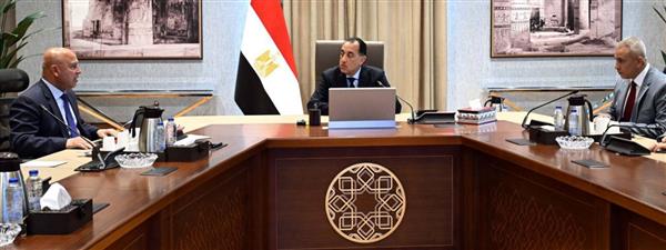 رئيس الوزراء يتابع مع وزير النقل عددا من ملفات عمل الوزارة