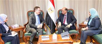   وزير العمل يبحث مع السفير البريطاني تعزيز التدريب المهني وتمكين الشباب والمرأة