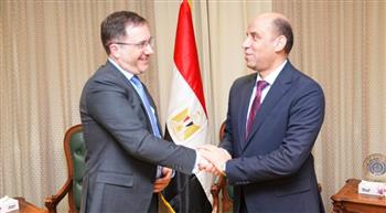  وزير العمل يبحث مع السفير البريطاني تعزيز التدريب المهني وتمكين المرأة