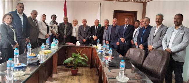نقابات "الصحافة والبنوك والضرائب الاتصالات والبريد " أعضاء باتحاد عمال "اليونى "