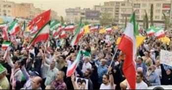   الإيرانيون ينظمون مواكب ومسيرات تجوب المدن الإيرانية احتفالاً بالنصر