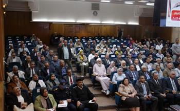   محافظ القليوبية يناقش ملفات التقنين والتصالح وتراخيص المحال العامة