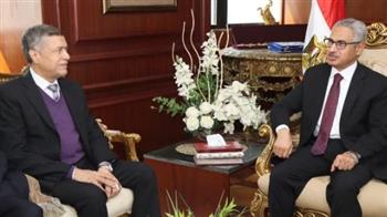   محافظ بني سويف يؤكد على تقديم كافة أوجه الدعم للمستثمرين الجادين