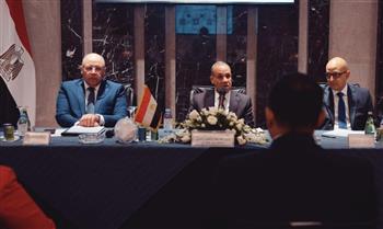   وزير الخارجية يلتقي أبناء الجالية المصرية في الكويت