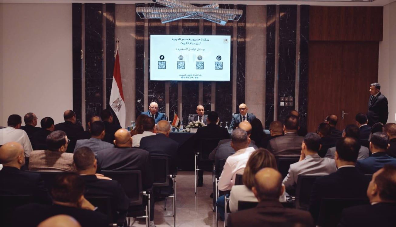 وزير الخارجية يلتقي أبناء الجالية المصرية في الكويت