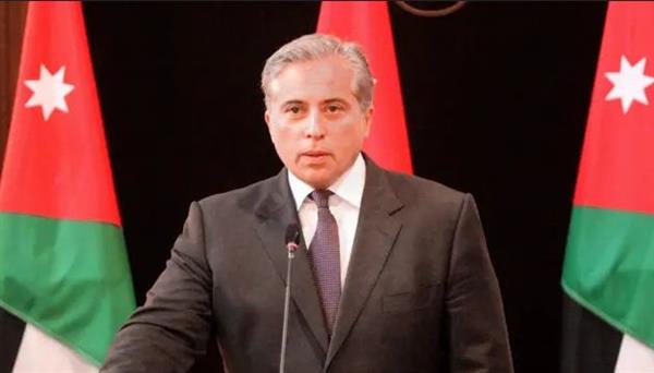 رئيس الوزراء الأردني يؤكد تضامن بلاده الكامل مع لبنان واستعداده لإرسال مساعدات
