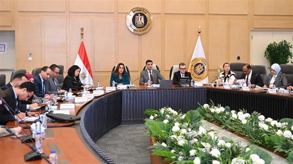 وزراء الصناعة والتنمية المحلية والزراعة والتخطيط يبحثون خطة تنفيذ مشروع القرى المنتجة