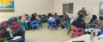   محافظ أسيوط يعلن تنفيذ مبادرة "عقول خضراء" لتأهيل الشباب للزراعة الذكية