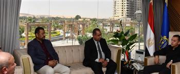   محافظ أسوان: تعظيم الإستفادة من الخبرات فى تنفيذ المشروعات الخدمية والإستثمارية 