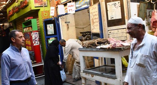 محافظ أسوان يطمئن ميدانيا على تطبيق مبادرو تخفيض أسعار اللحوم